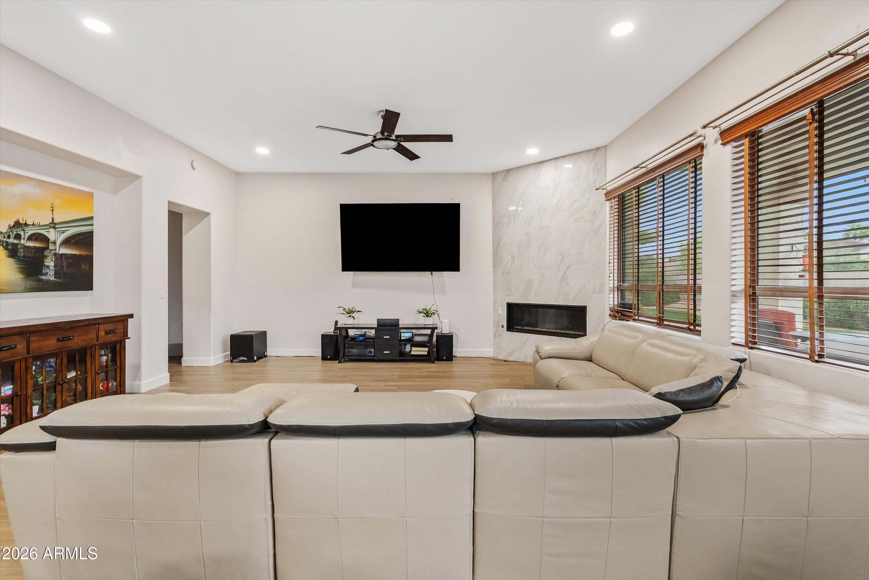 1515 E SARATOGA Court