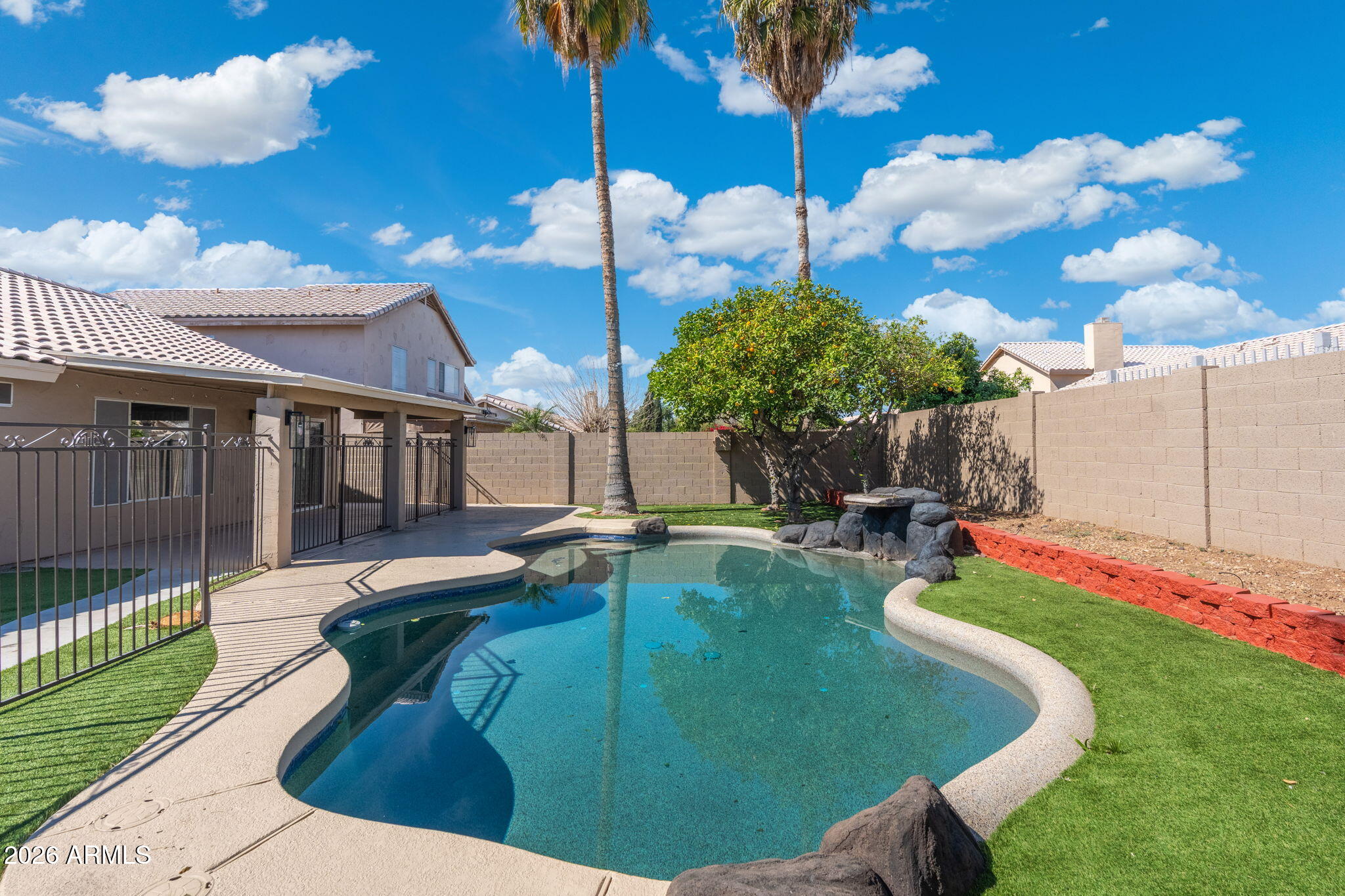 1304 W BLUEFIELD Avenue