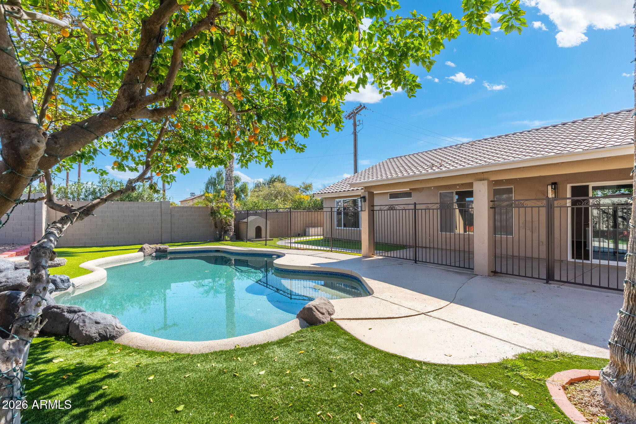 1304 W BLUEFIELD Avenue