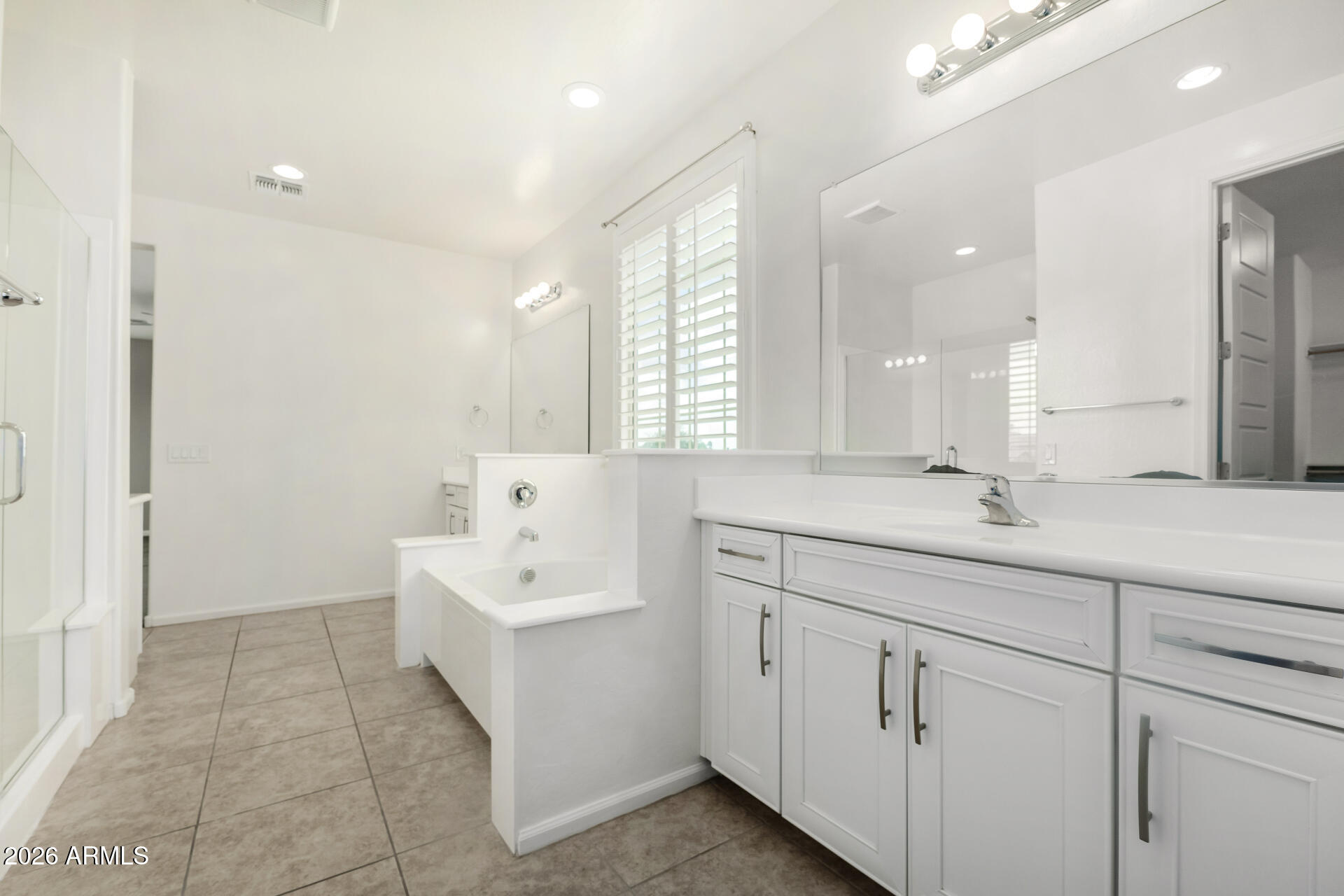 1527 W WINDHAVEN Avenue