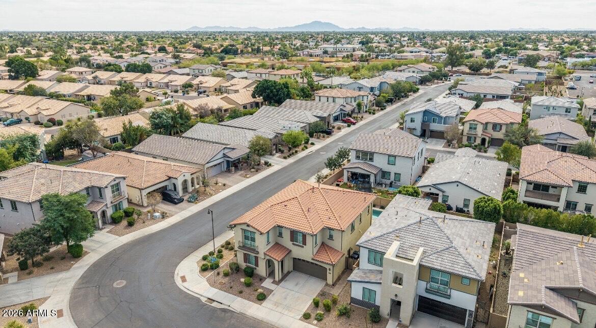 1527 W WINDHAVEN Avenue