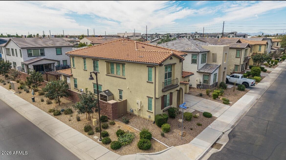 1527 W WINDHAVEN Avenue