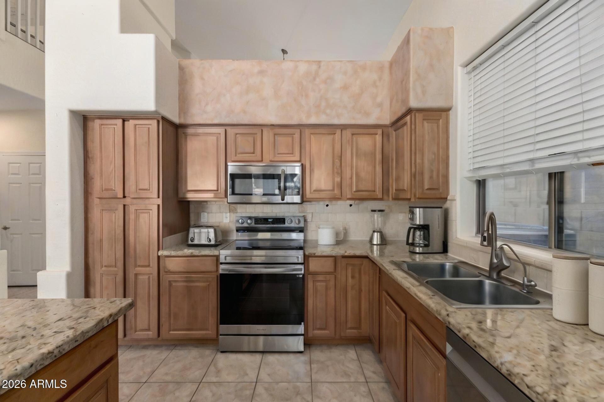 10438 E KNOWLES Avenue