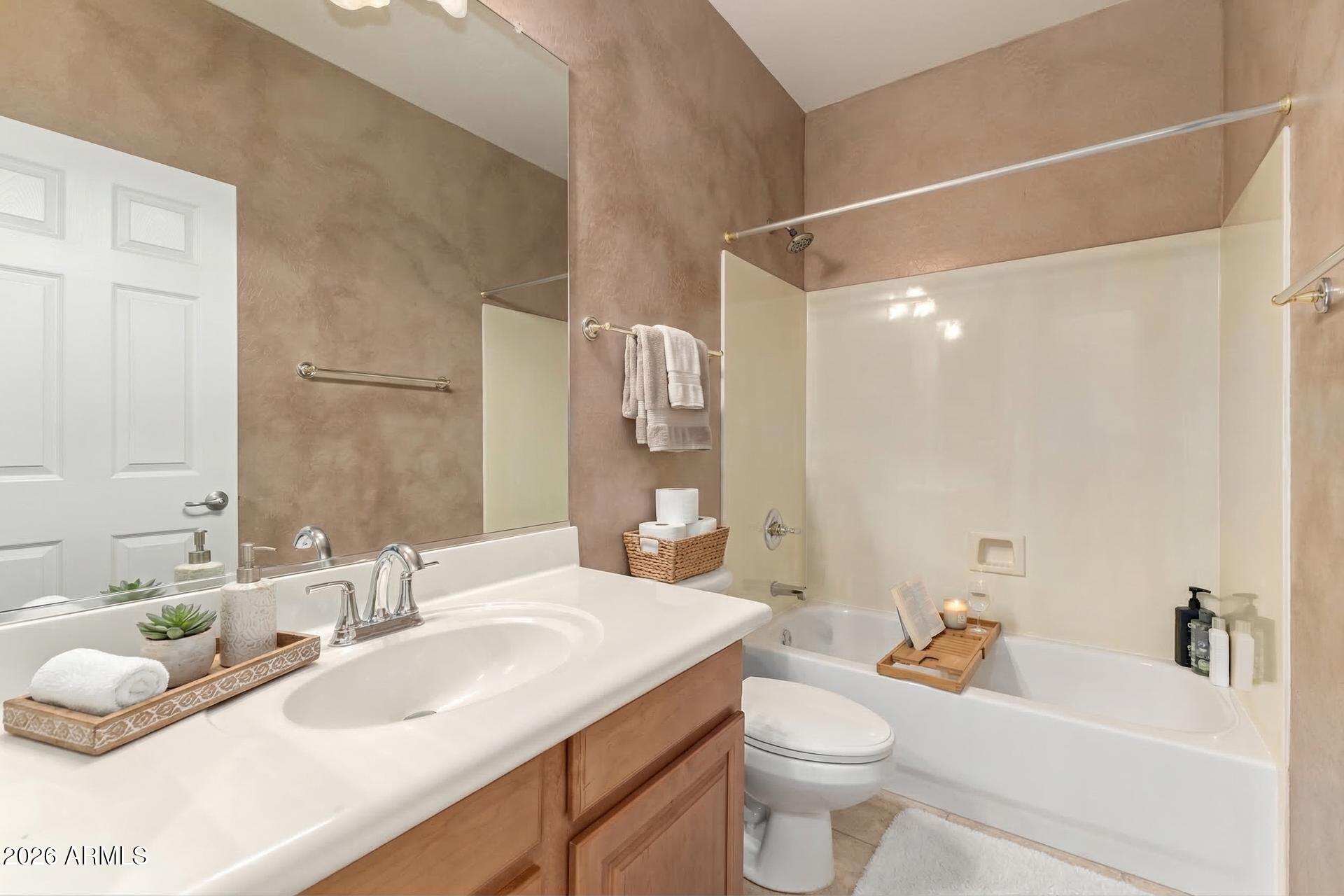 10438 E KNOWLES Avenue