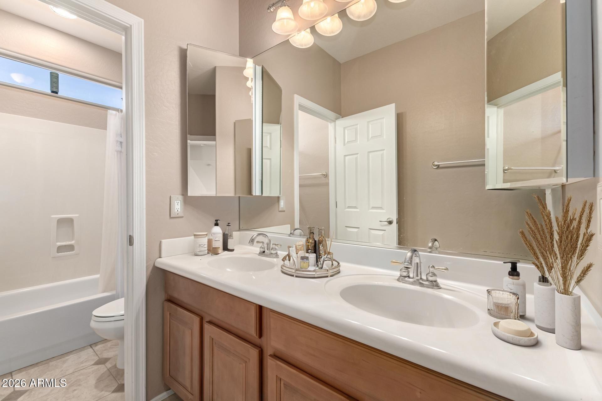 10438 E KNOWLES Avenue