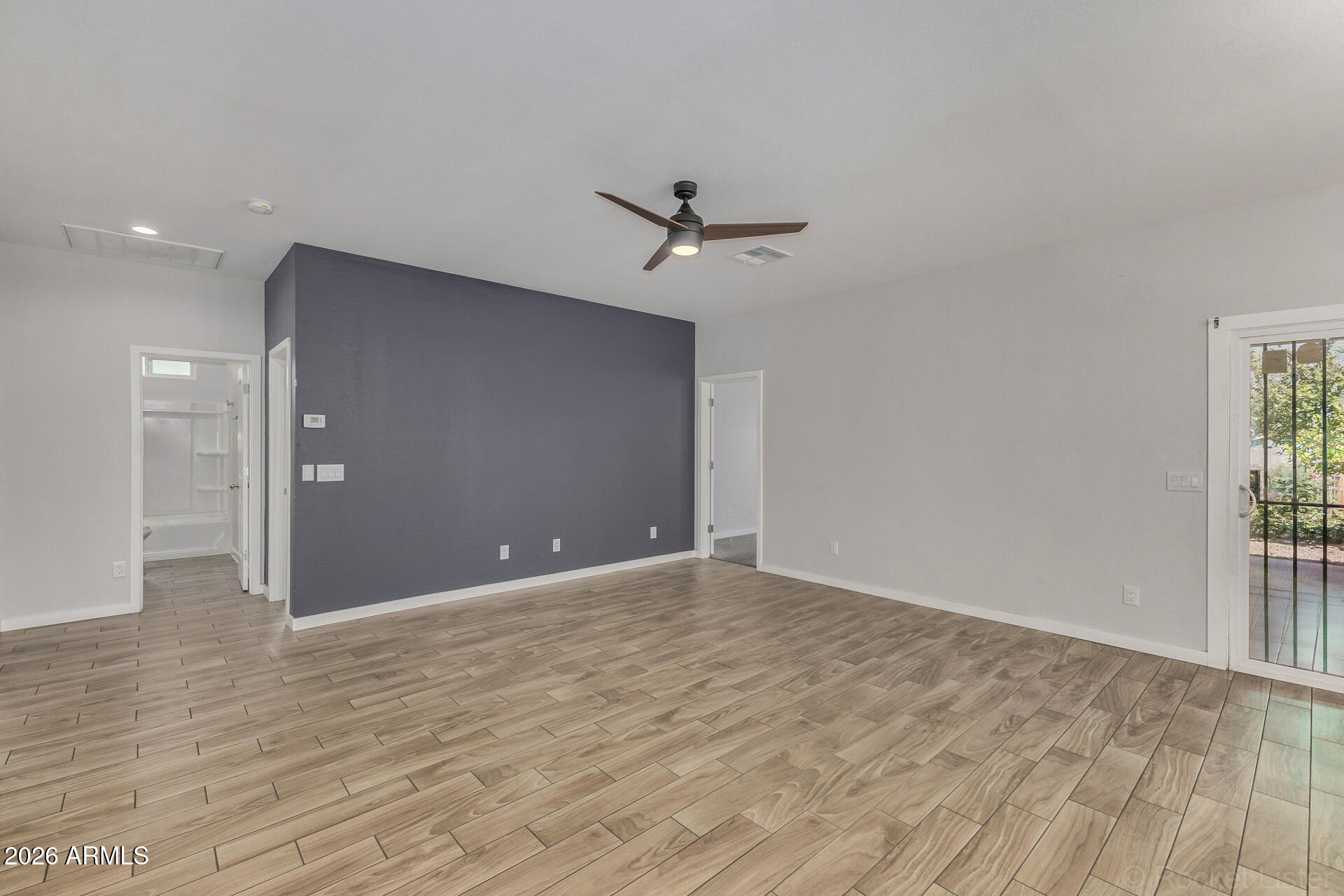 210 W SUNLAND Avenue