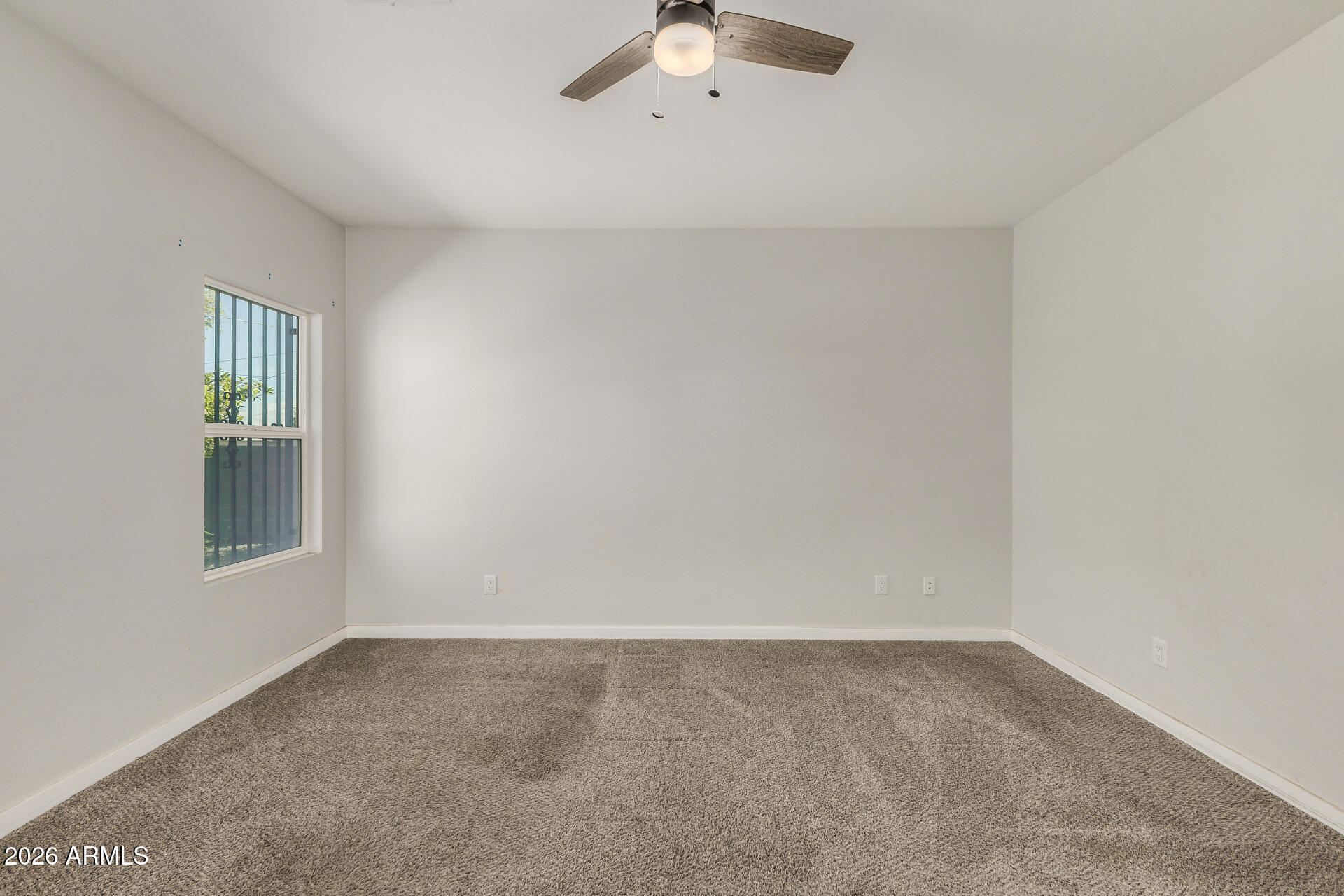 210 W SUNLAND Avenue