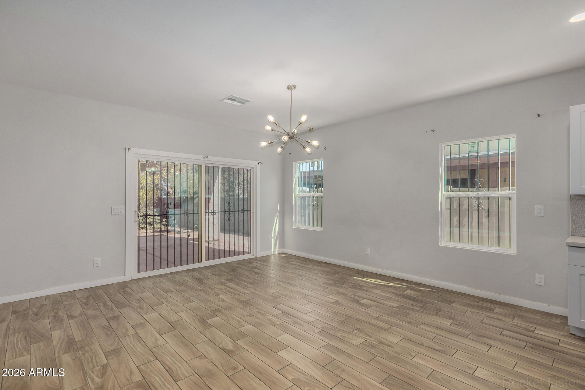 210 W SUNLAND Avenue