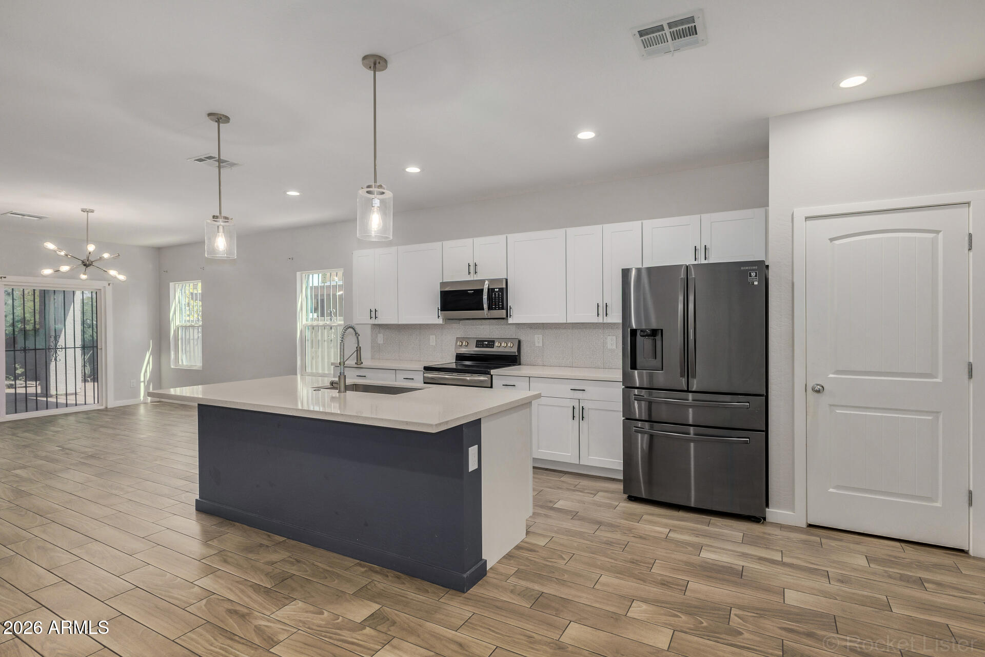 210 W SUNLAND Avenue