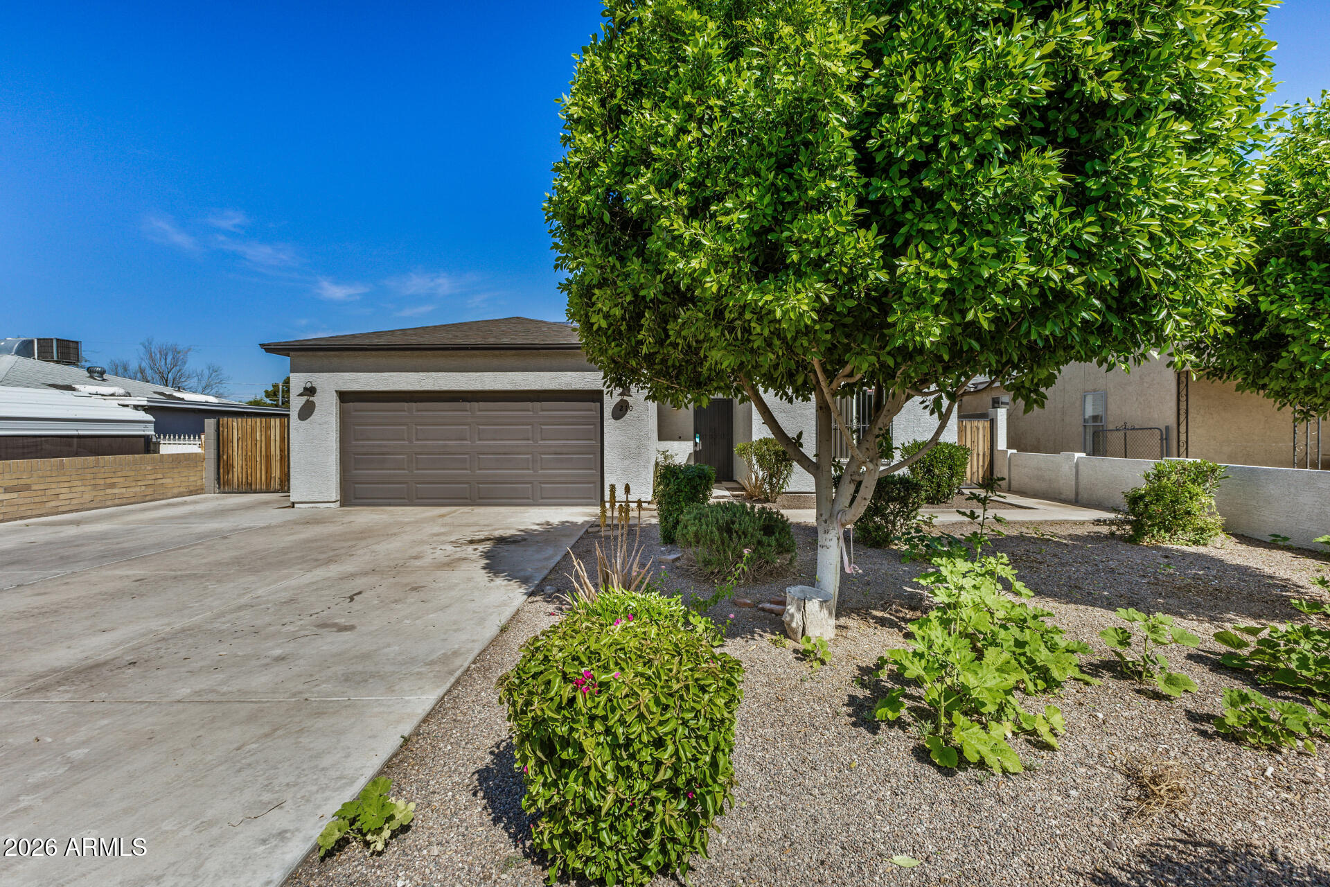 210 W SUNLAND Avenue