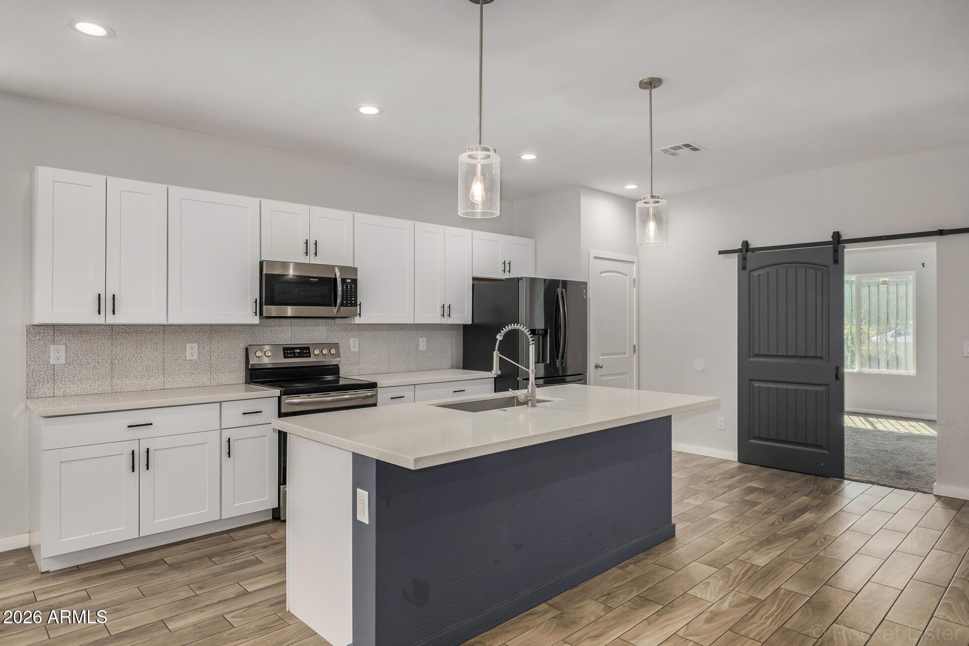 210 W SUNLAND Avenue