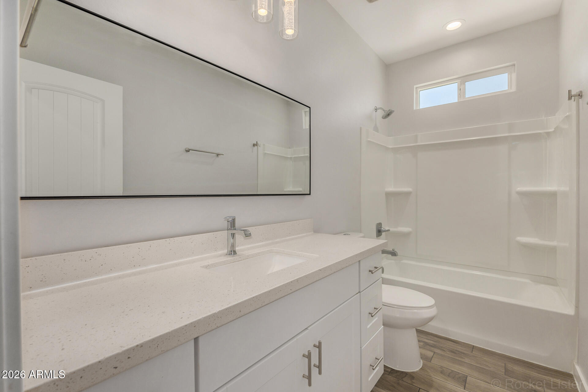 210 W SUNLAND Avenue