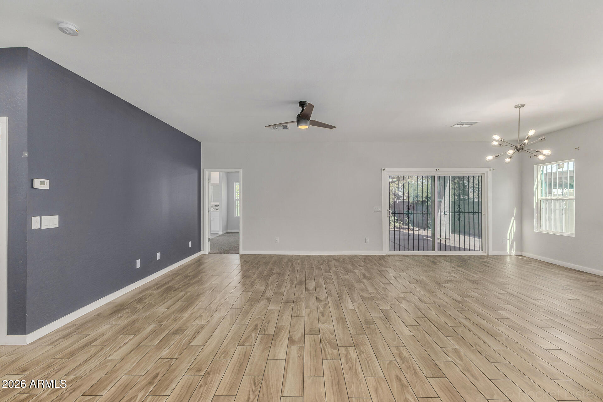 210 W SUNLAND Avenue