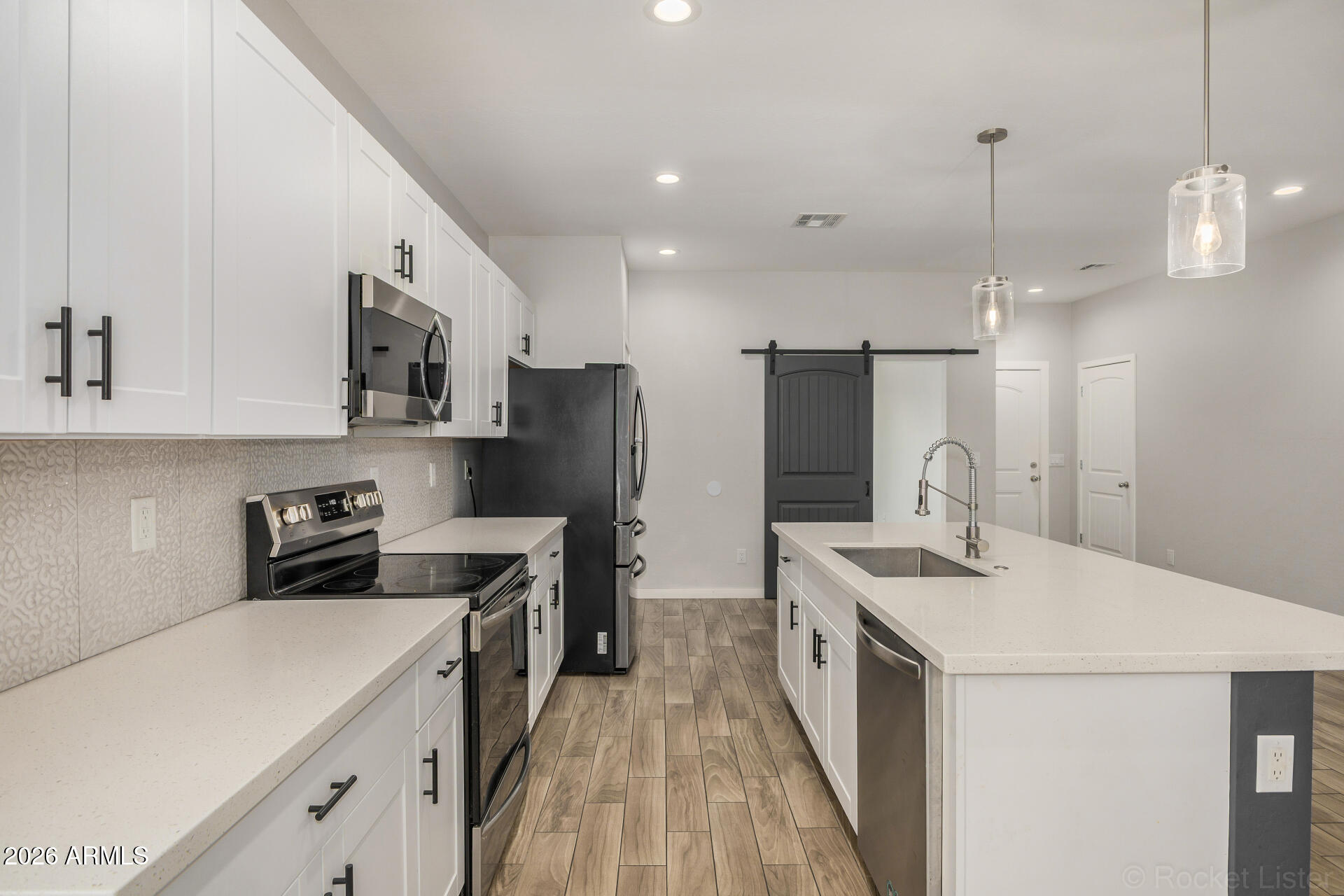 210 W SUNLAND Avenue