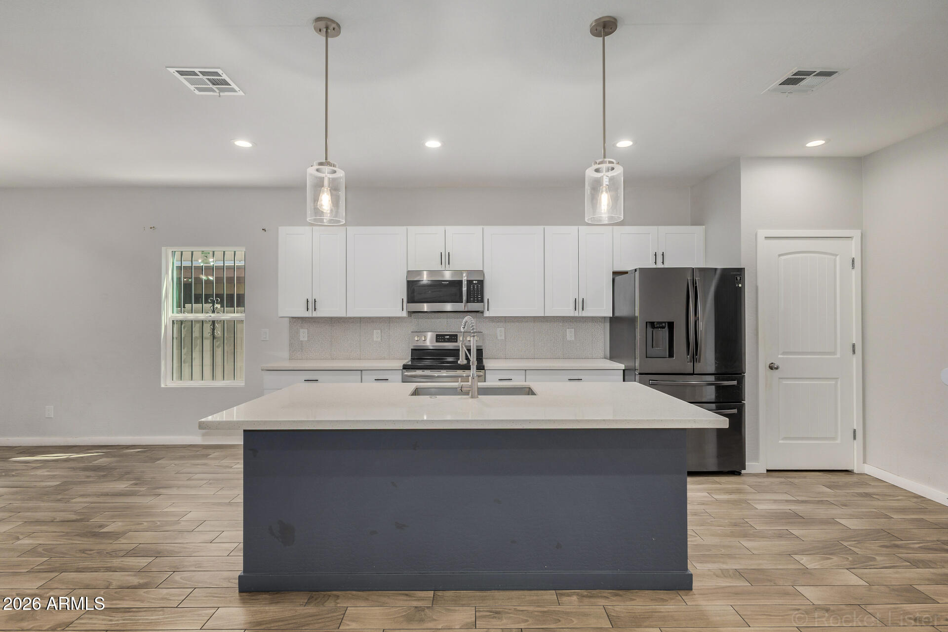 210 W SUNLAND Avenue