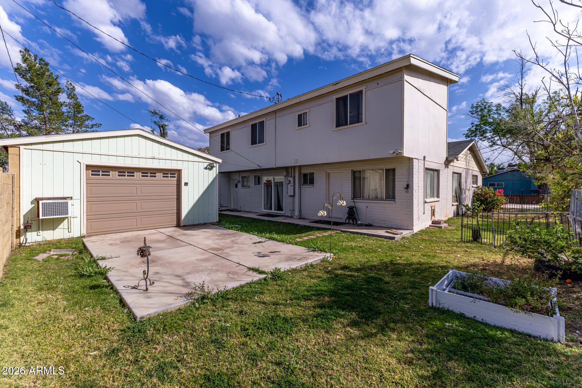 410 W PARKWAY Boulevard