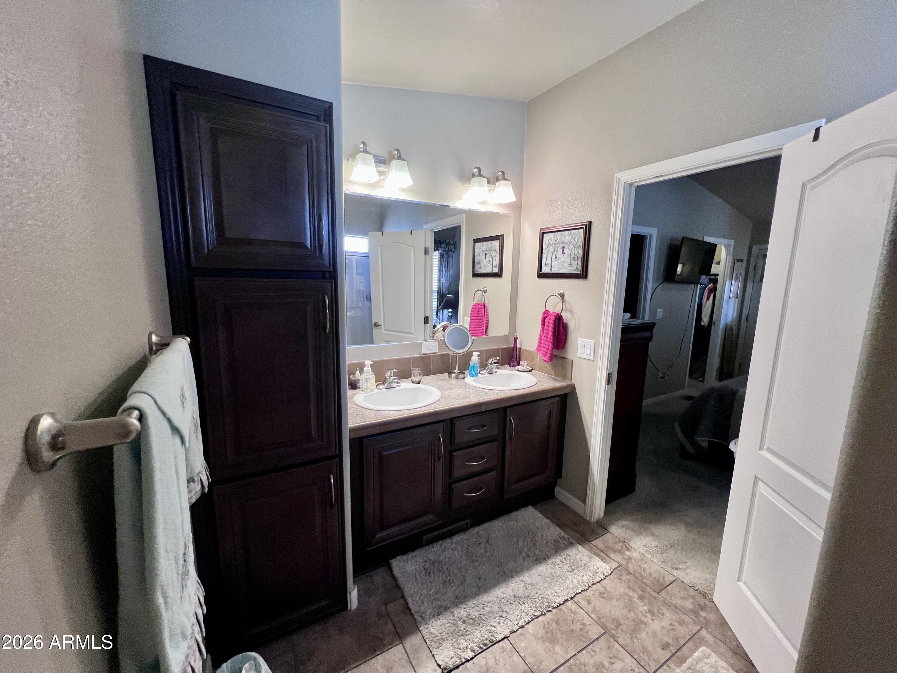 650 N Hawes Road 4004