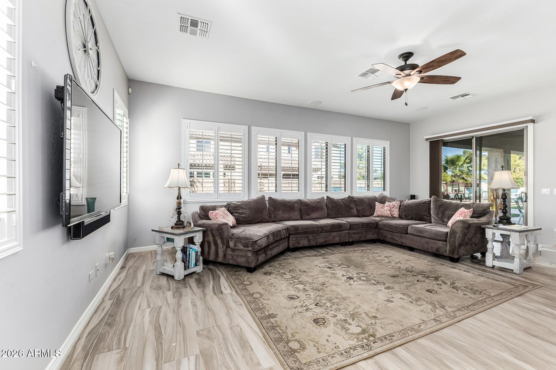 20394 E CALLE DE FLORES