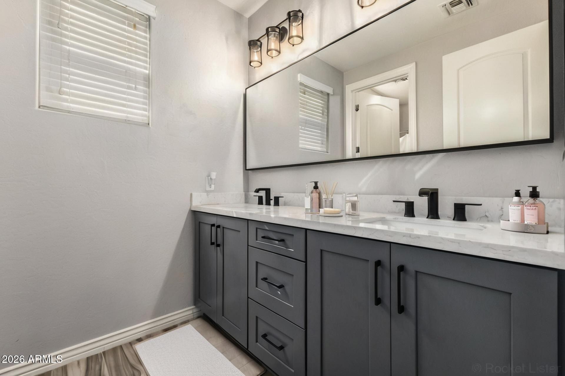 20394 E CALLE DE FLORES