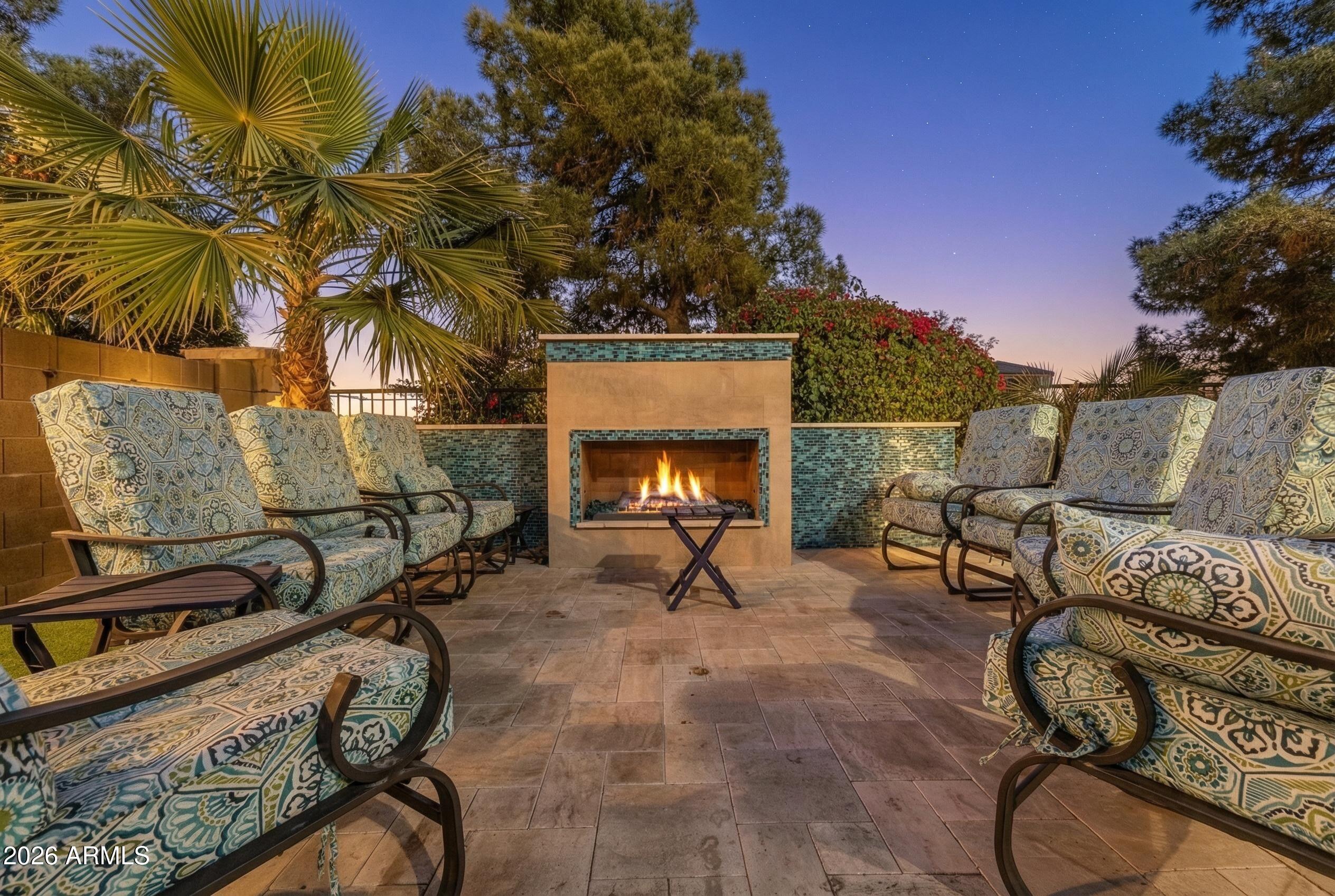 20394 E CALLE DE FLORES