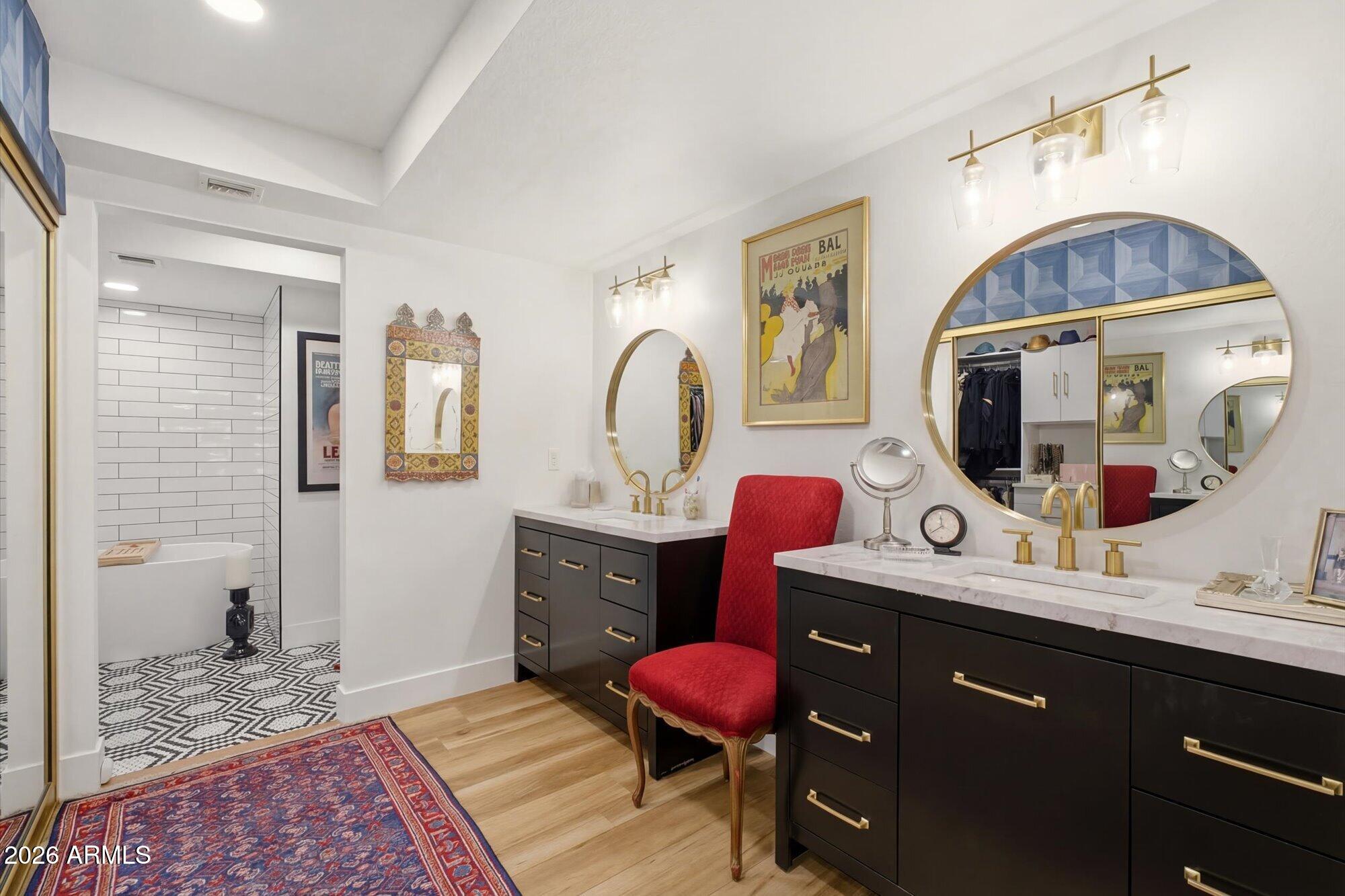 8212 E DEL CUARZO Drive