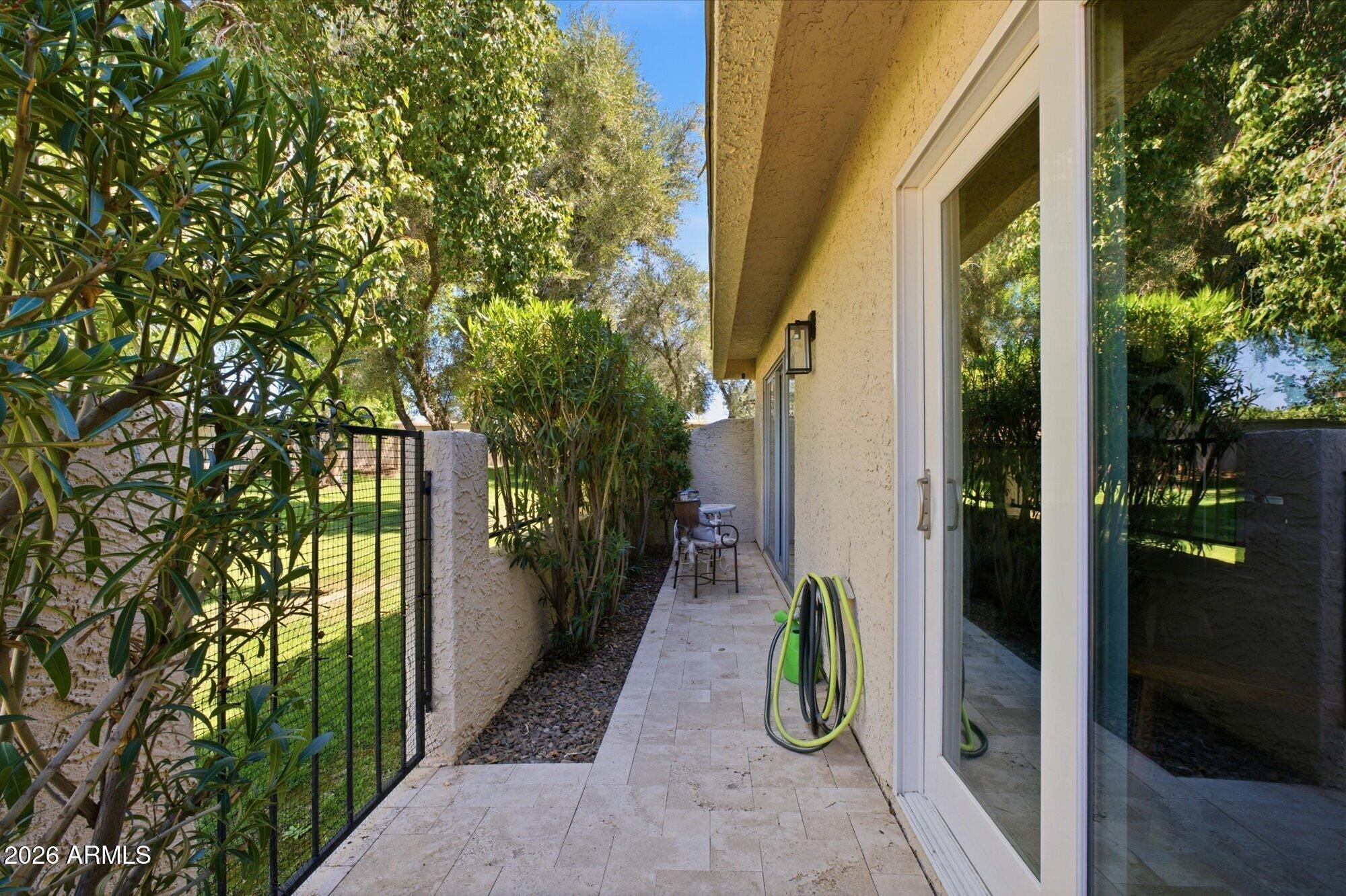 8212 E DEL CUARZO Drive