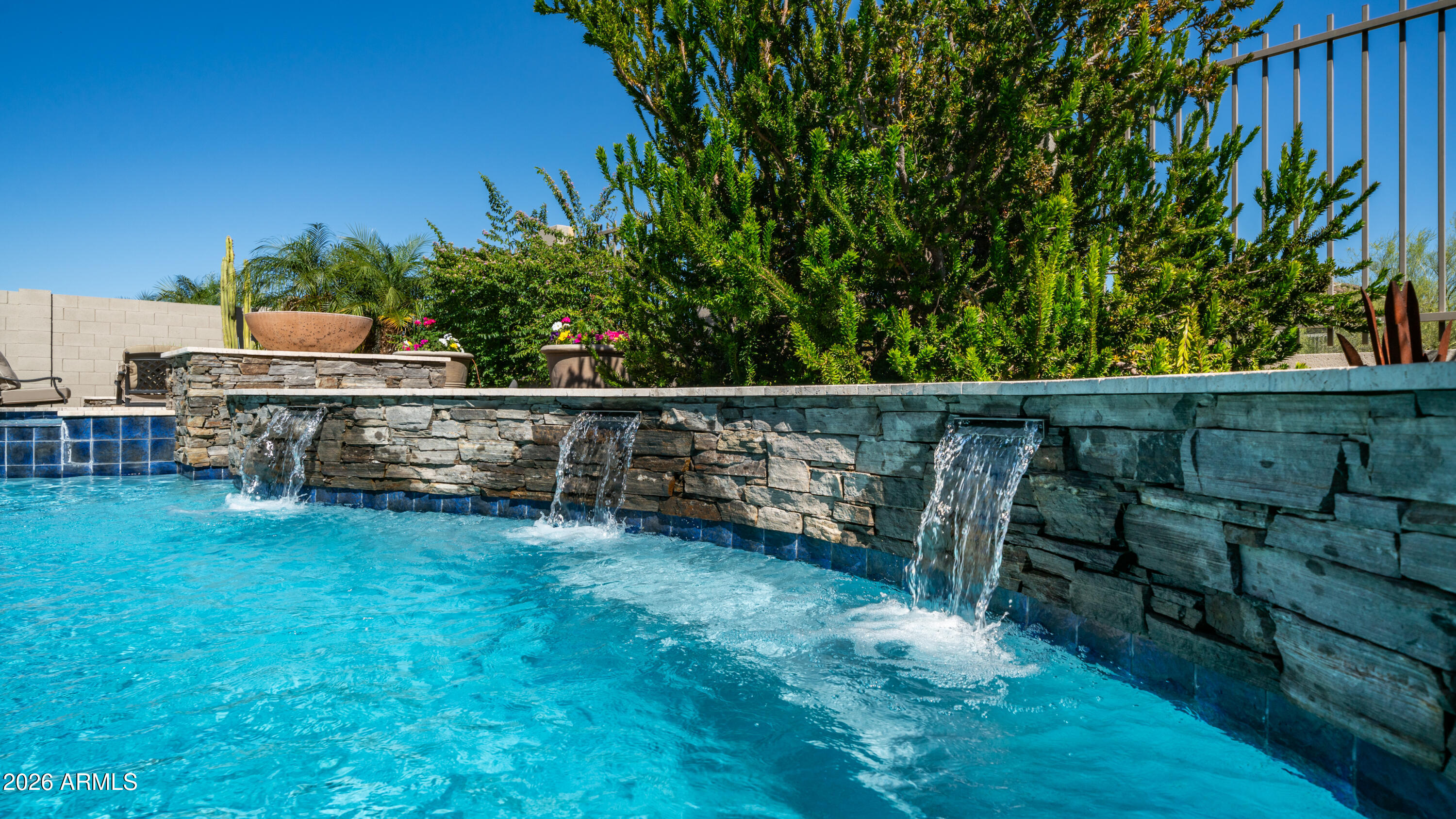 2219 N ESTATES Circle