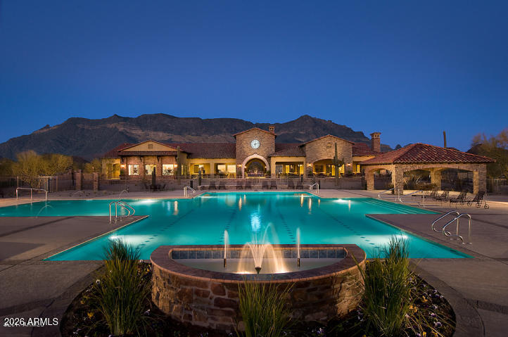 2219 N ESTATES Circle
