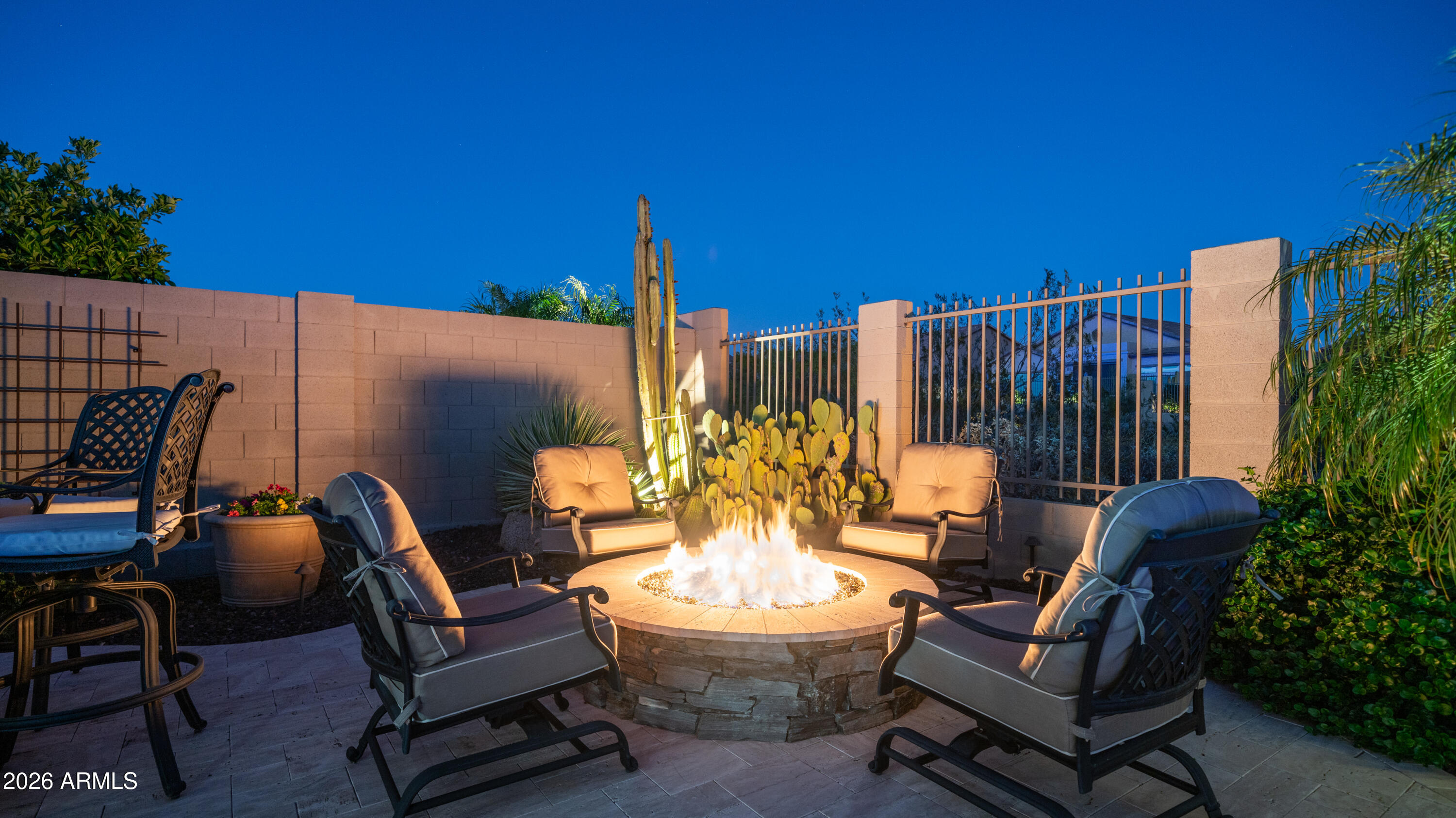 2219 N ESTATES Circle