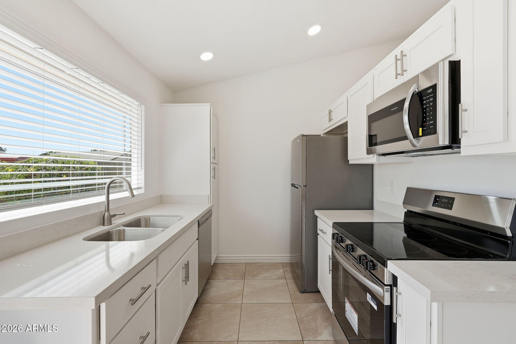 2925 E IMPALA Avenue