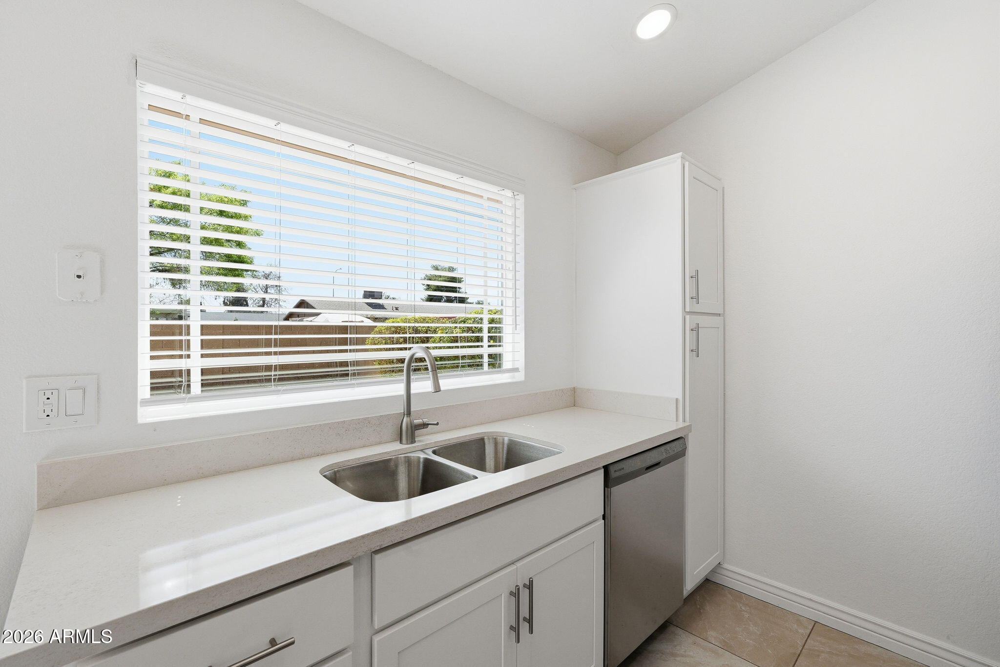 2925 E IMPALA Avenue