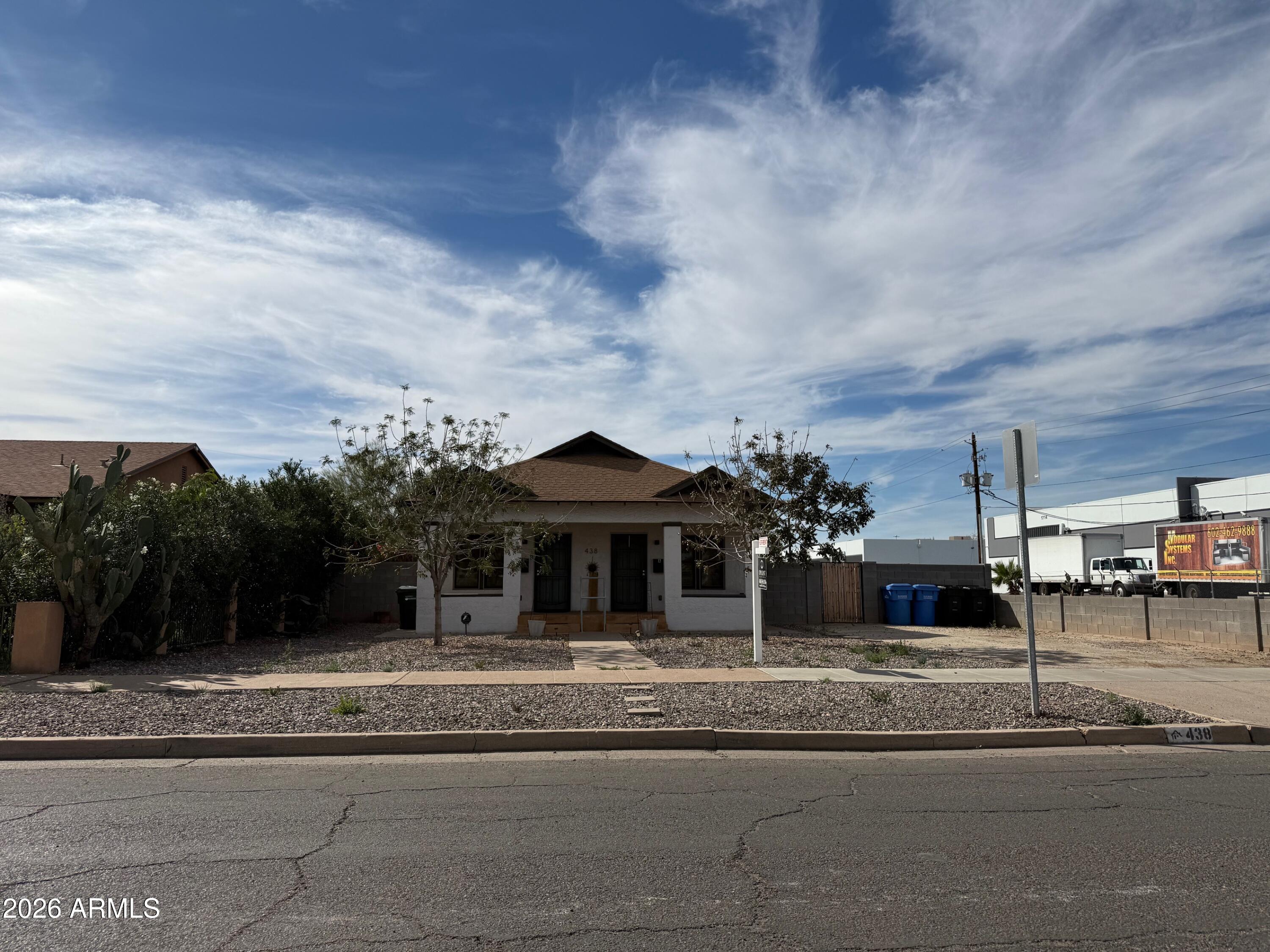 438 N 17TH Avenue