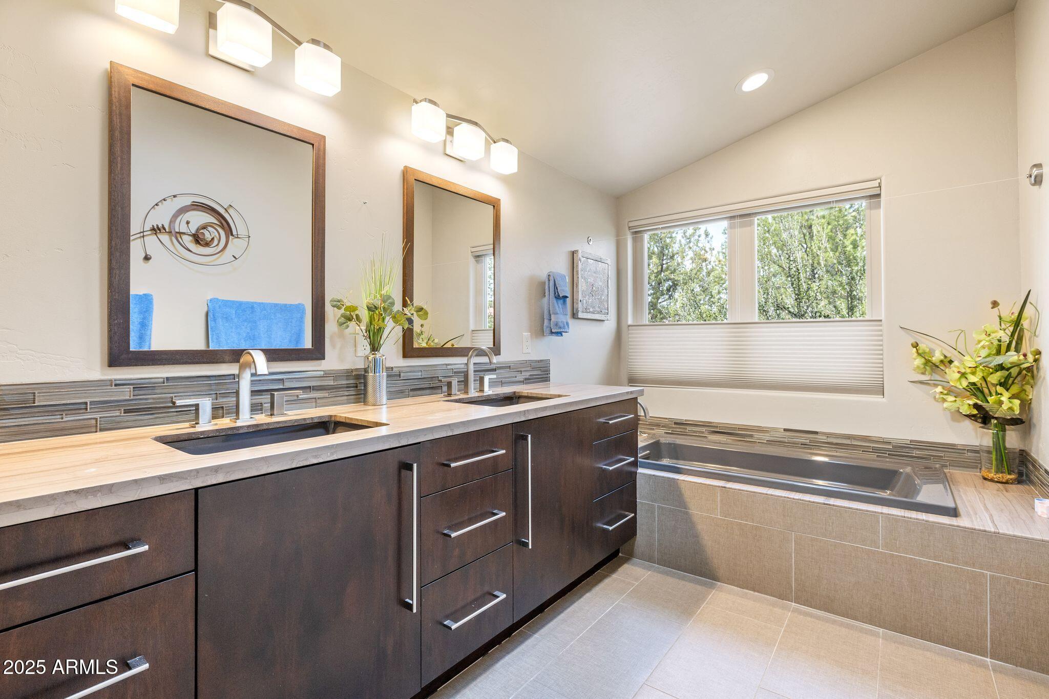 190 ROLLING HILLS Road