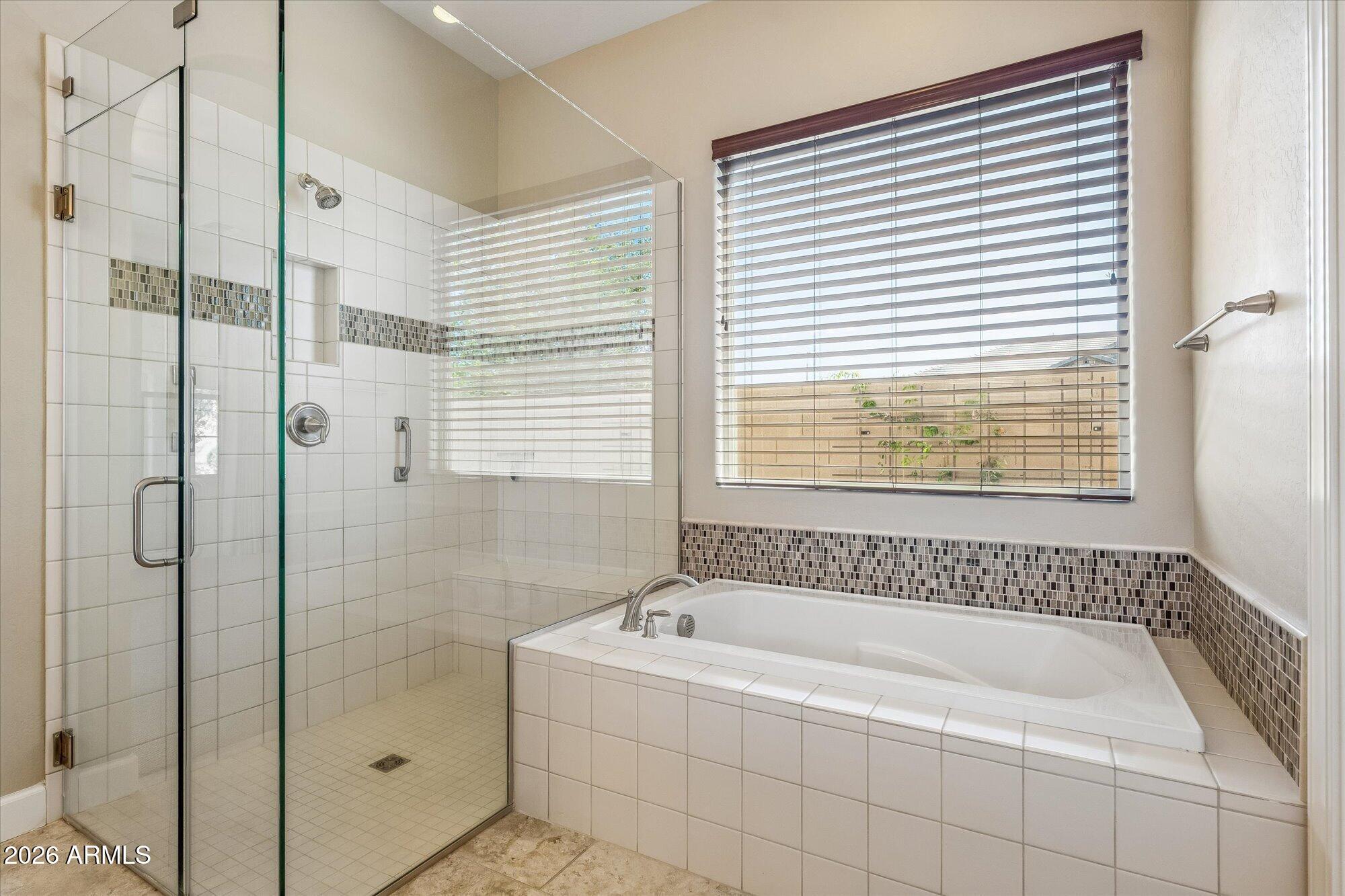 3962 E REDWOOD Place