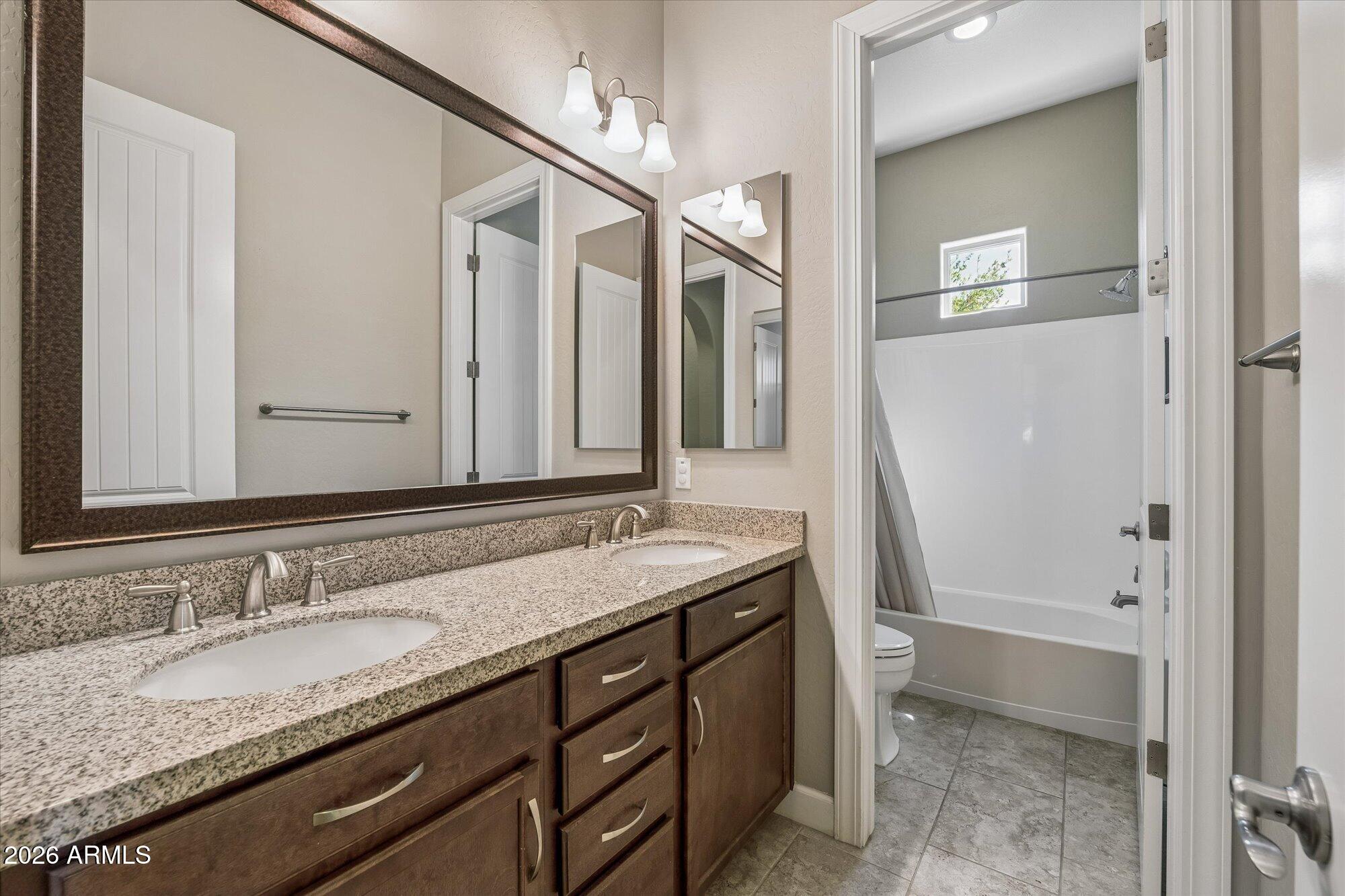 3962 E REDWOOD Place