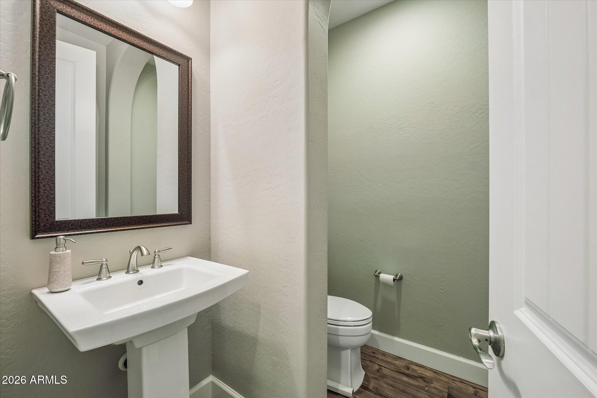 3962 E REDWOOD Place