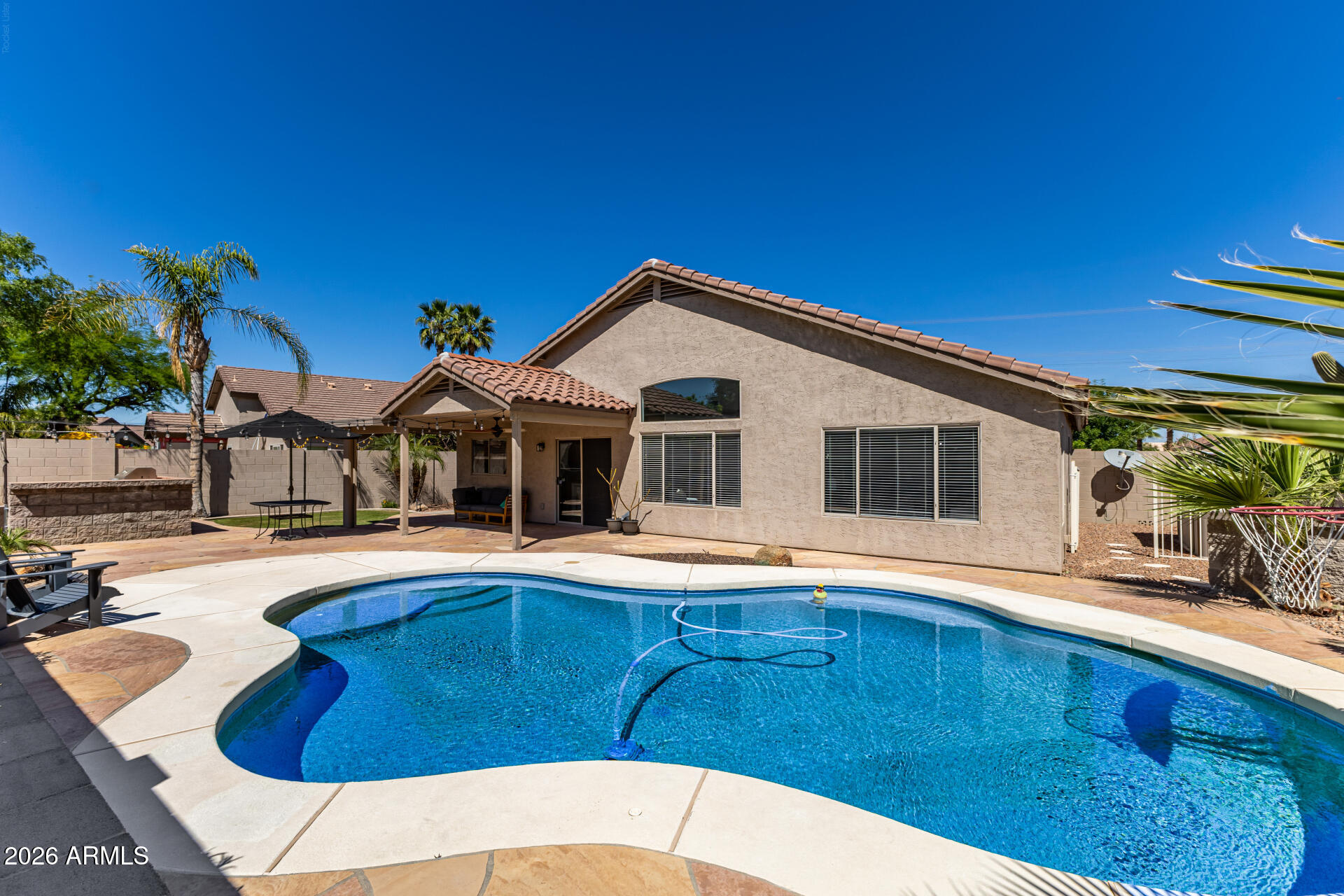1021 W HEARNE Way