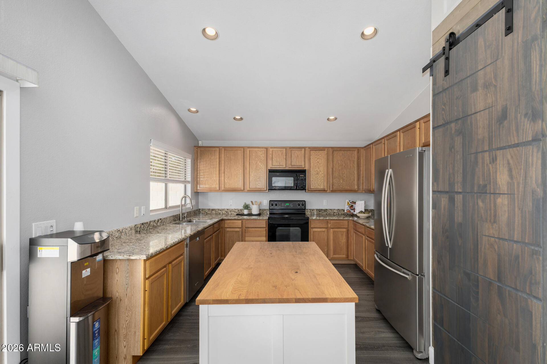 1021 W HEARNE Way
