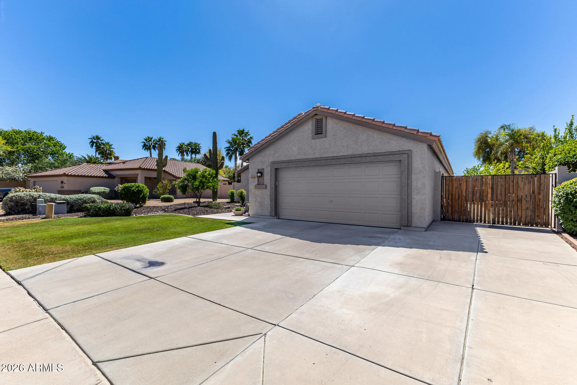 1021 W HEARNE Way