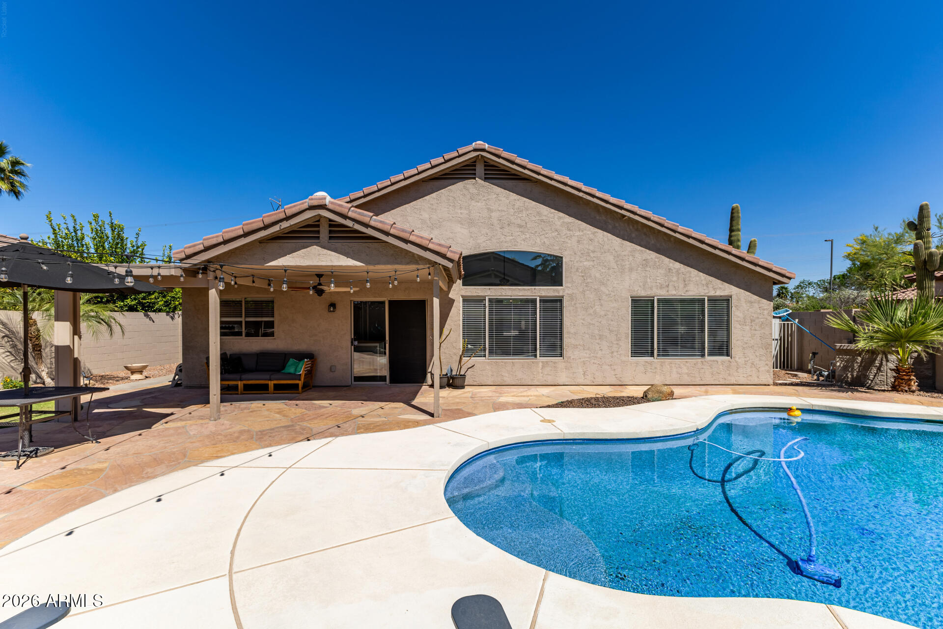 1021 W HEARNE Way