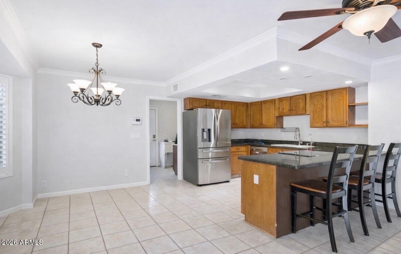 2064 E KENWOOD Circle