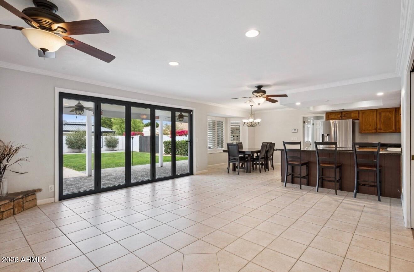 2064 E KENWOOD Circle