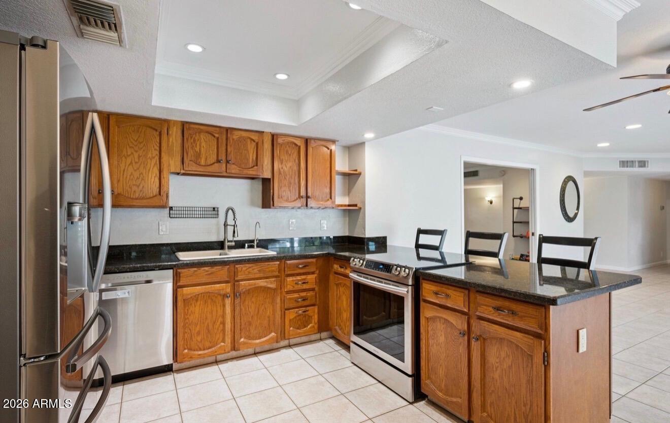 2064 E KENWOOD Circle