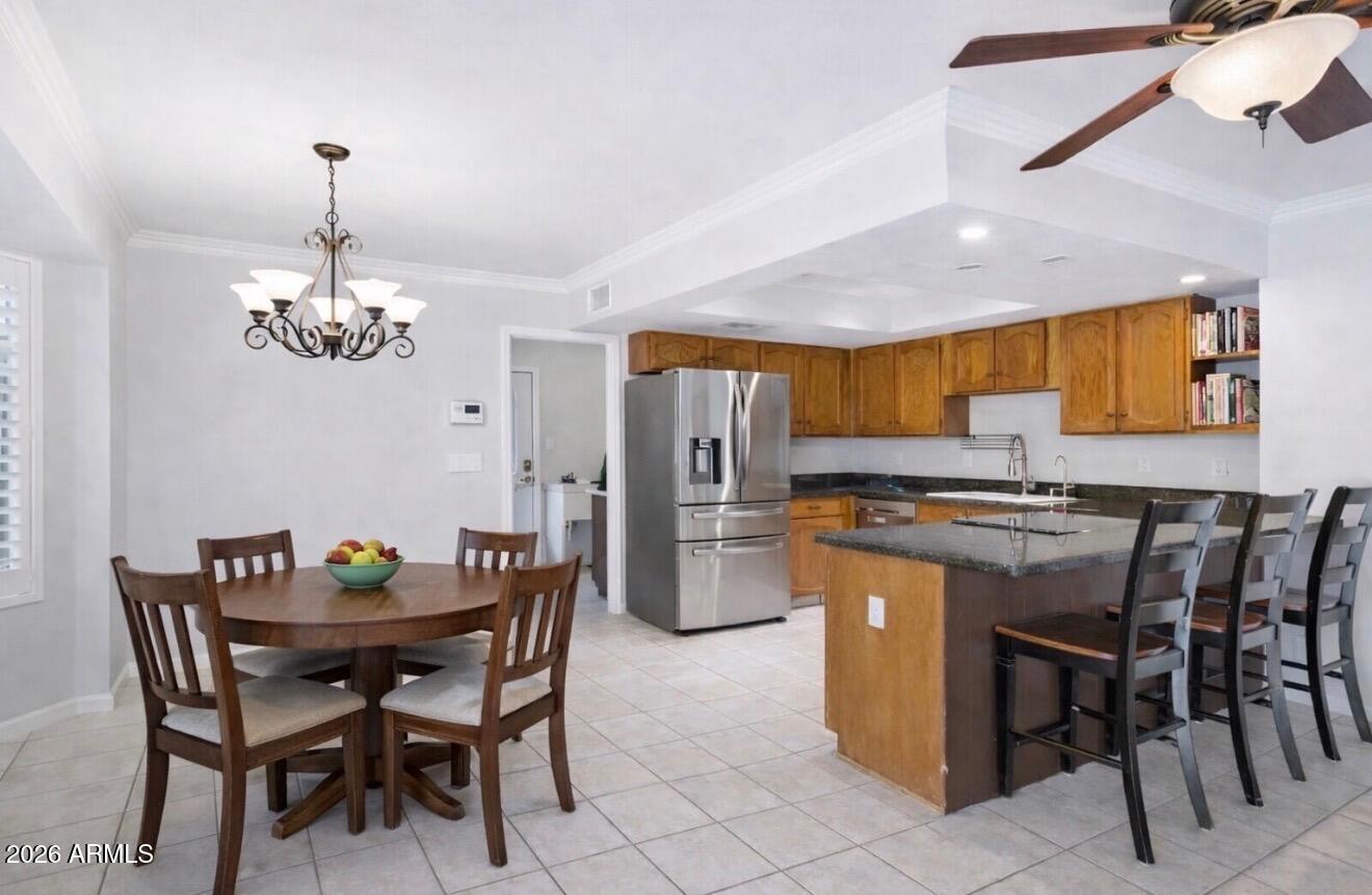 2064 E KENWOOD Circle