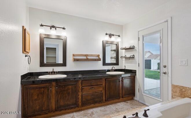 2064 E KENWOOD Circle