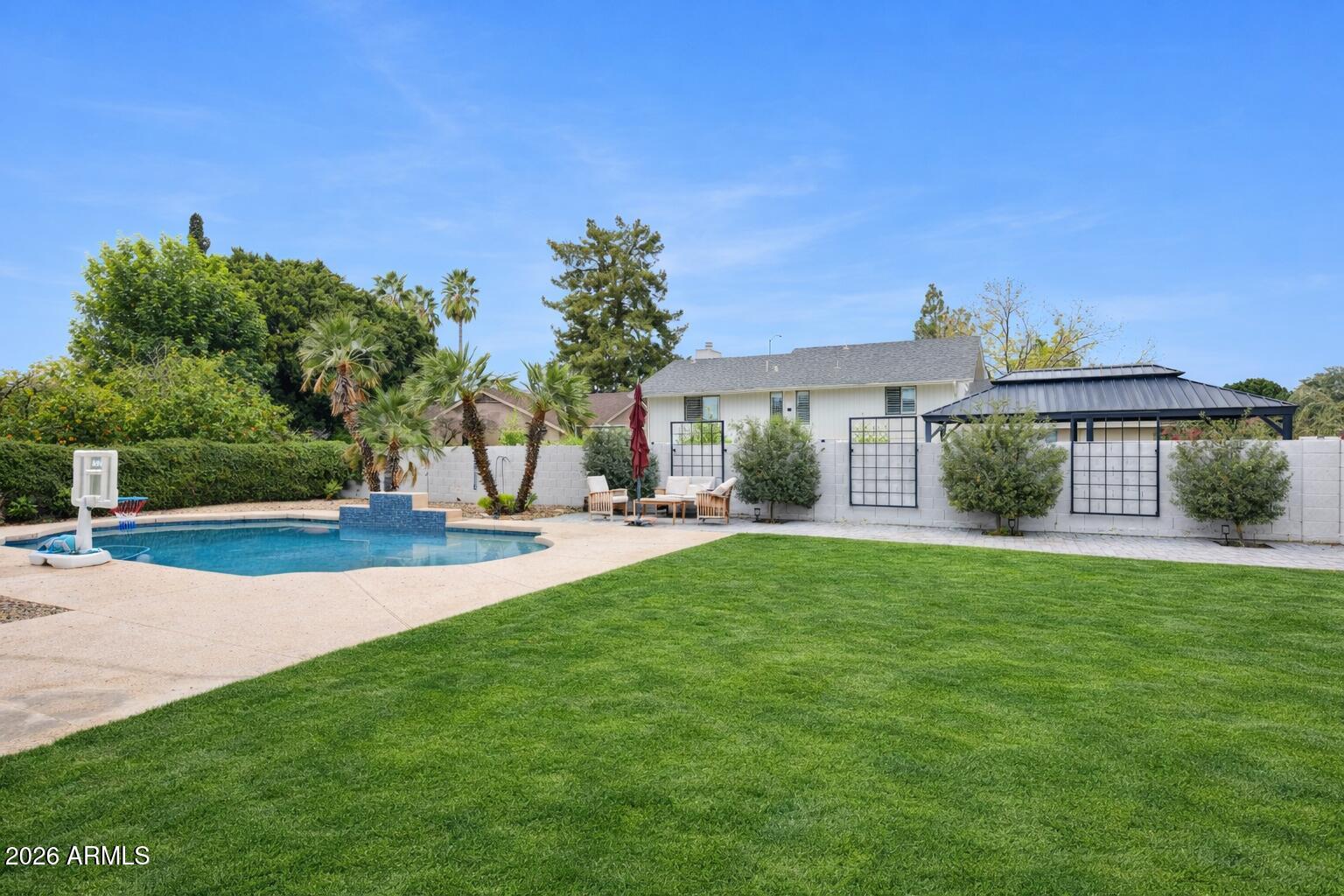 2064 E KENWOOD Circle