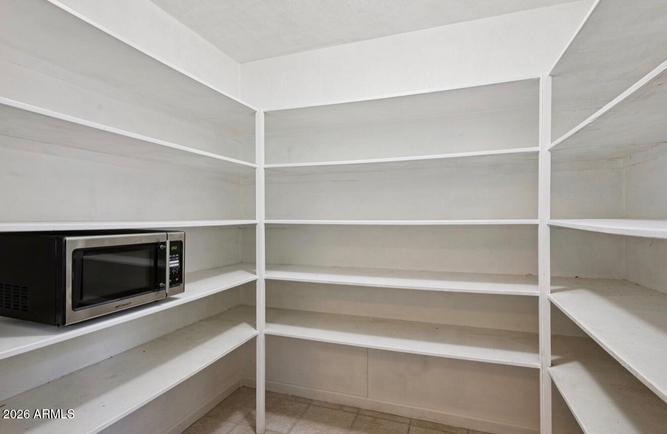 2064 E KENWOOD Circle