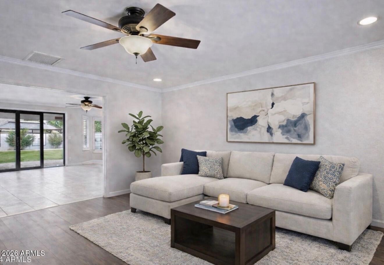 2064 E KENWOOD Circle