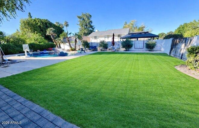 2064 E KENWOOD Circle