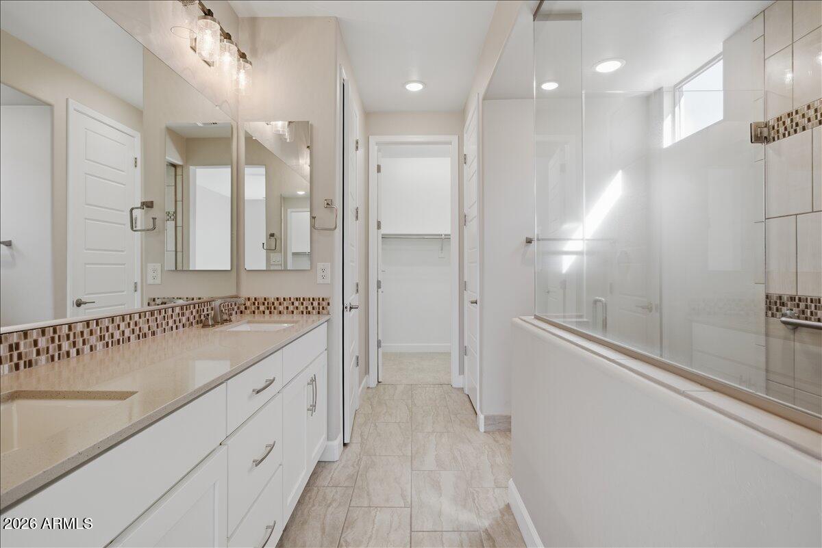 62797 E THUNDER ROCK Drive